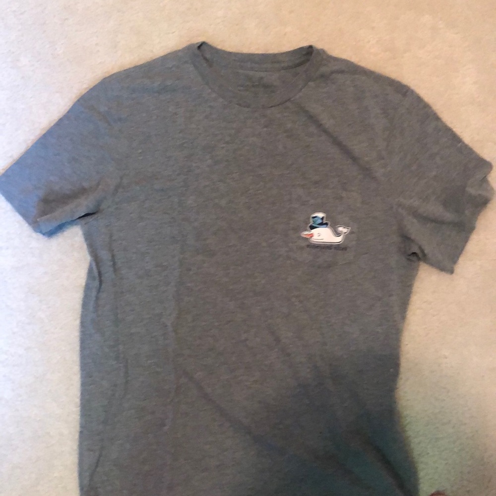 Vineyard vines t shirt